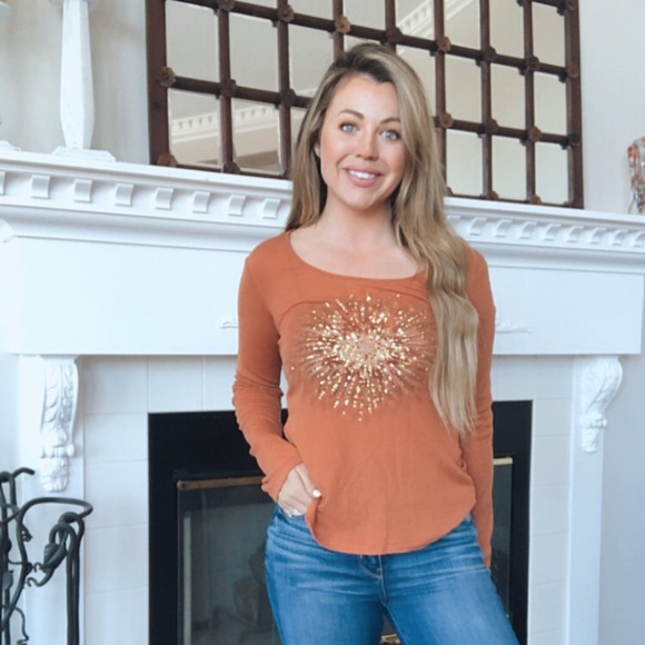 Daytrip Buckle Orange Ribbed Sequin Long Sleeve T - Picture 2 of 8